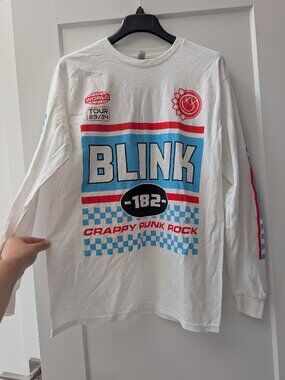 Blink-182 Official World Tour 2023/2024 Medium Long Sleeve Tee